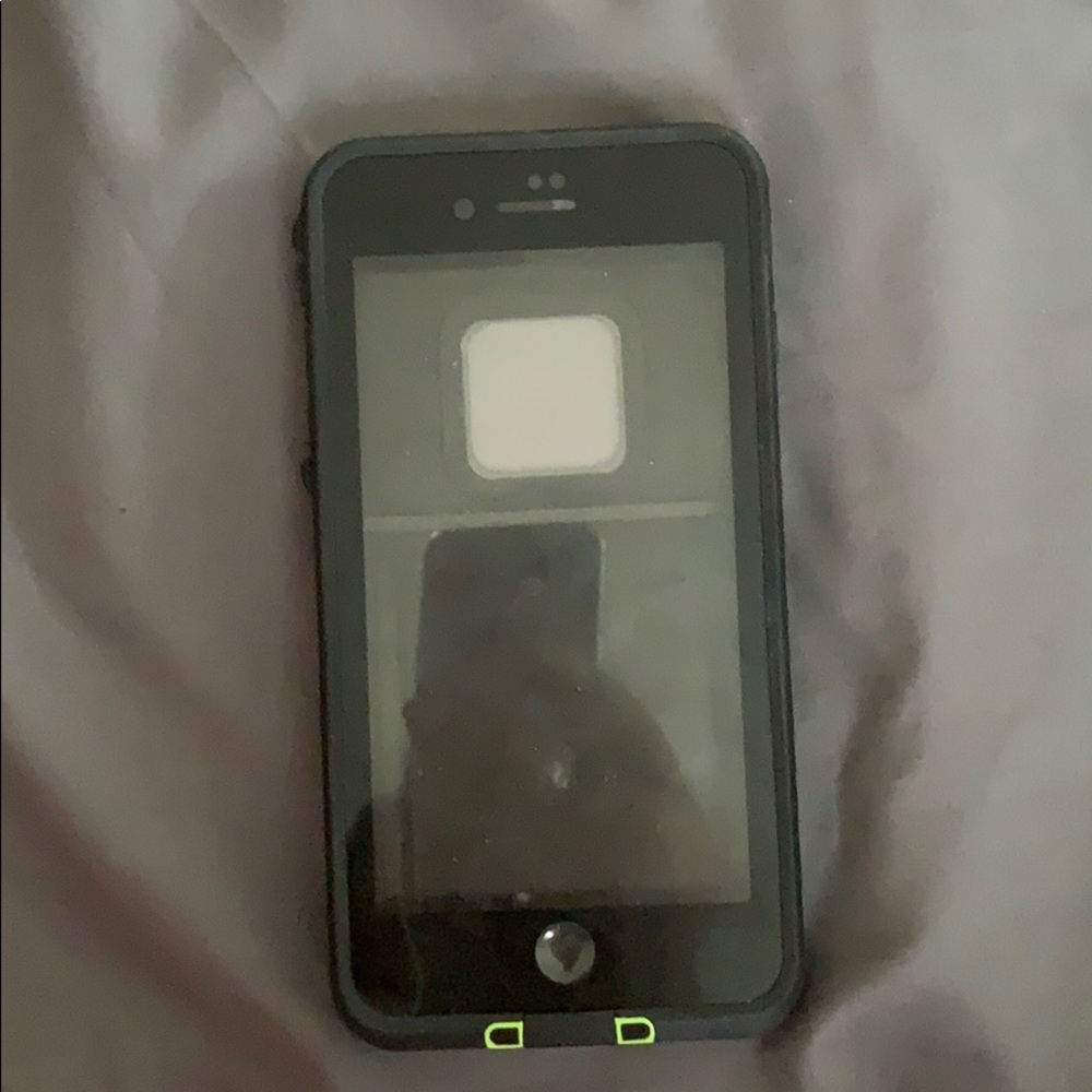 iPhone 7/8 plus life proof case